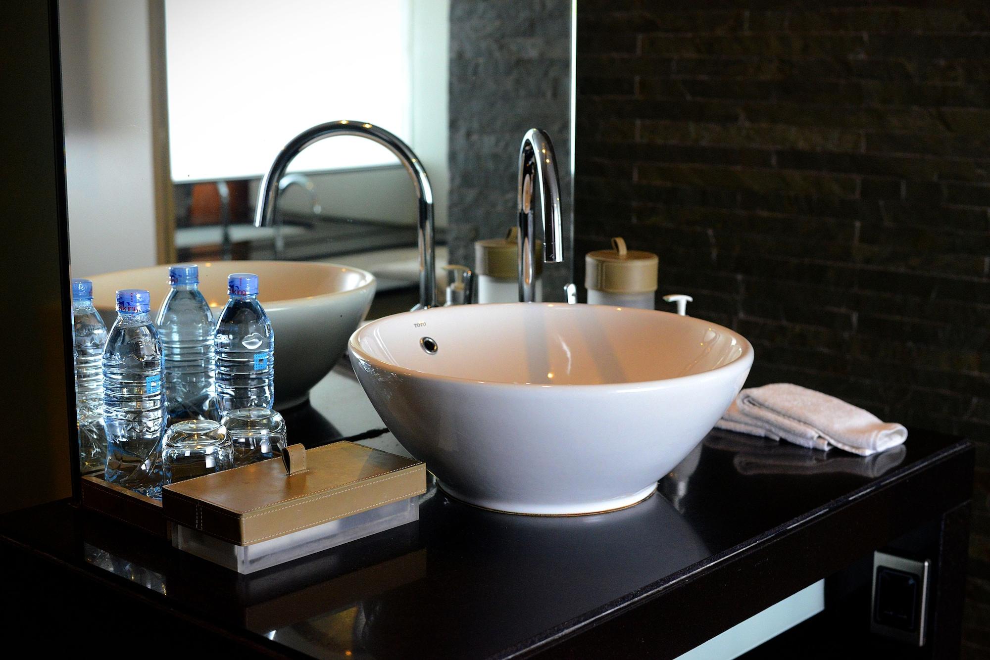 The Quay Boutique Hotel Phnom Penh Exterior photo