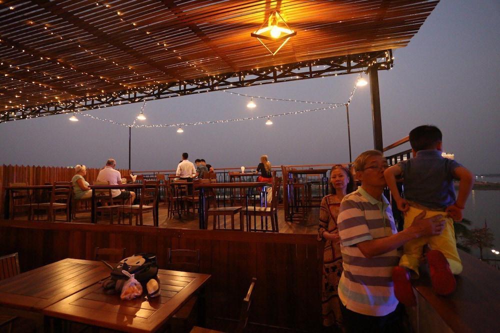 The Quay Boutique Hotel Phnom Penh Exterior photo