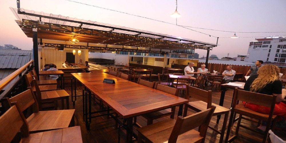 The Quay Boutique Hotel Phnom Penh Exterior photo