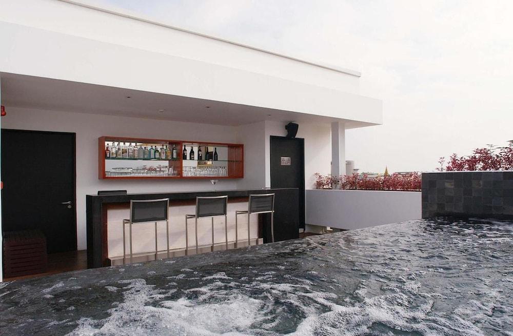 The Quay Boutique Hotel Phnom Penh Exterior photo