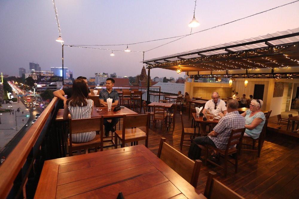 The Quay Boutique Hotel Phnom Penh Exterior photo