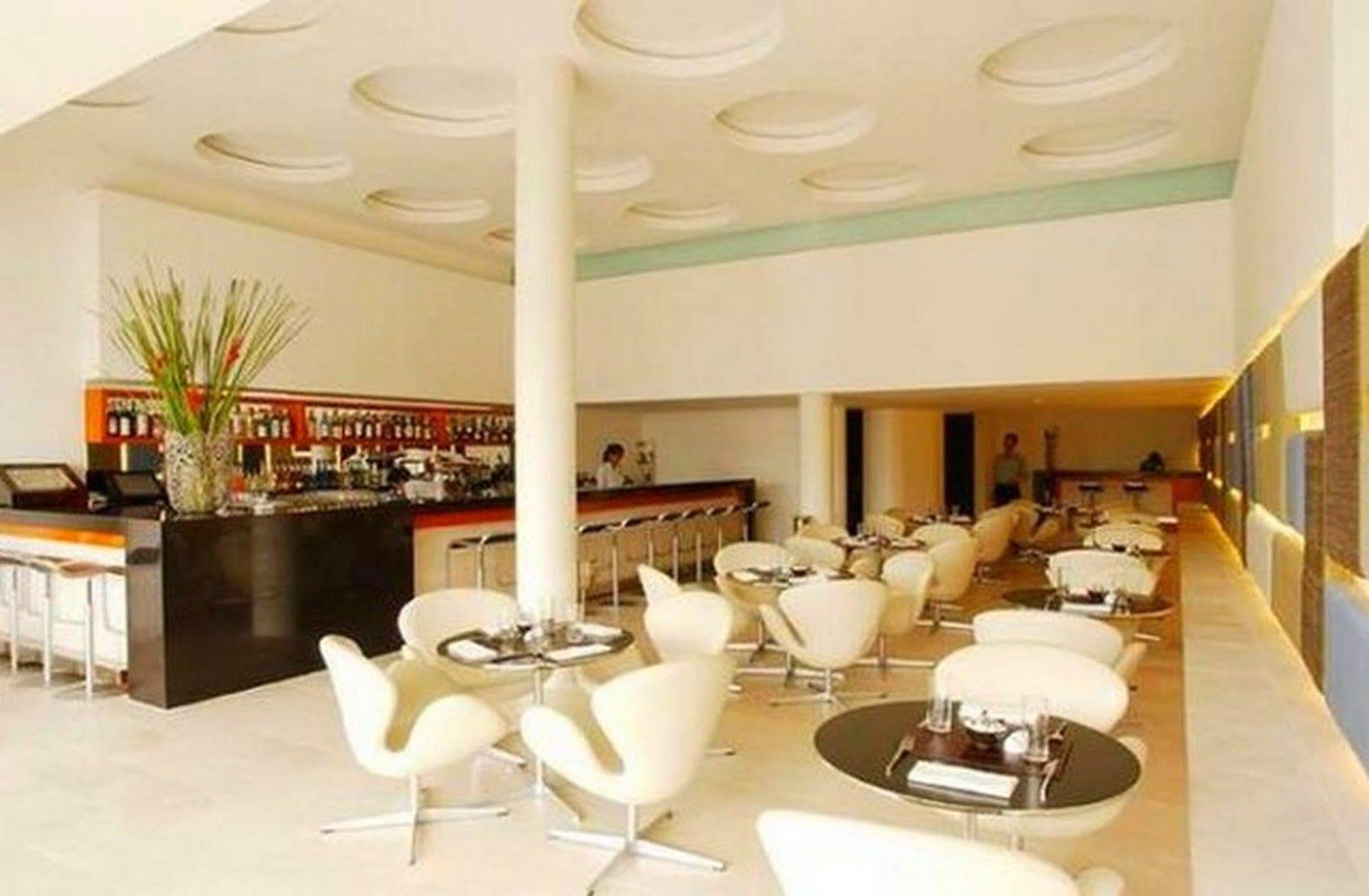 The Quay Boutique Hotel Phnom Penh Exterior photo