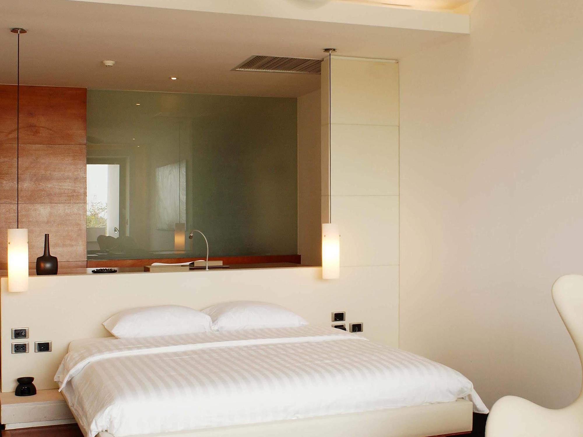 The Quay Boutique Hotel Phnom Penh Exterior photo
