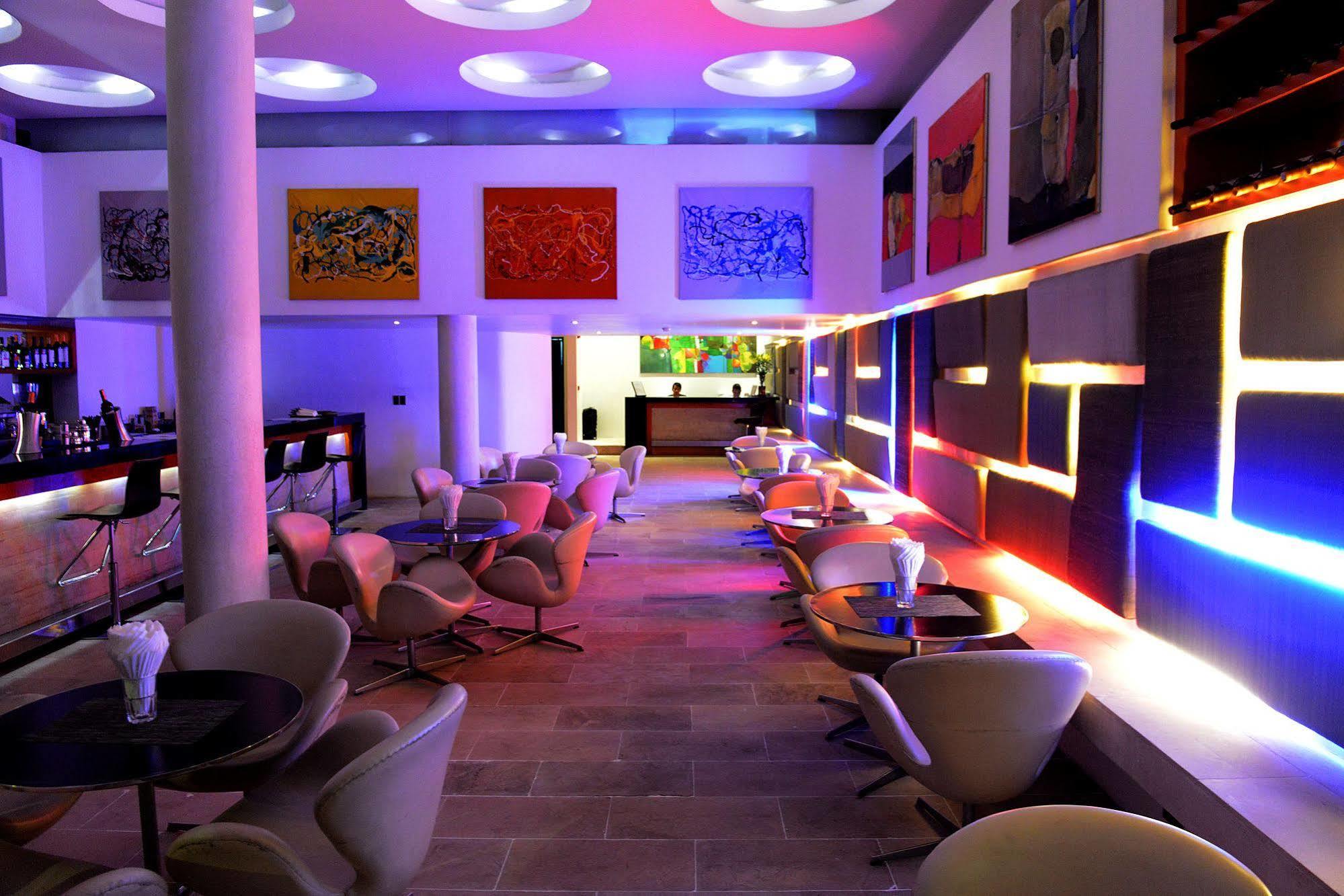 The Quay Boutique Hotel Phnom Penh Exterior photo