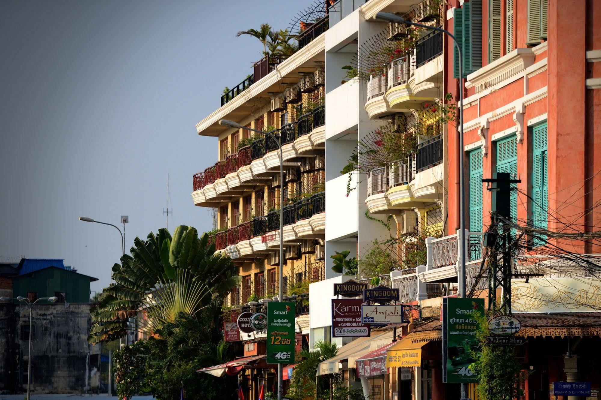 The Quay Boutique Hotel Phnom Penh Exterior photo