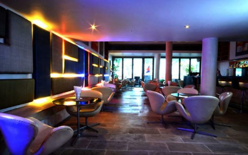 The Quay Boutique Hotel Phnom Penh Exterior photo