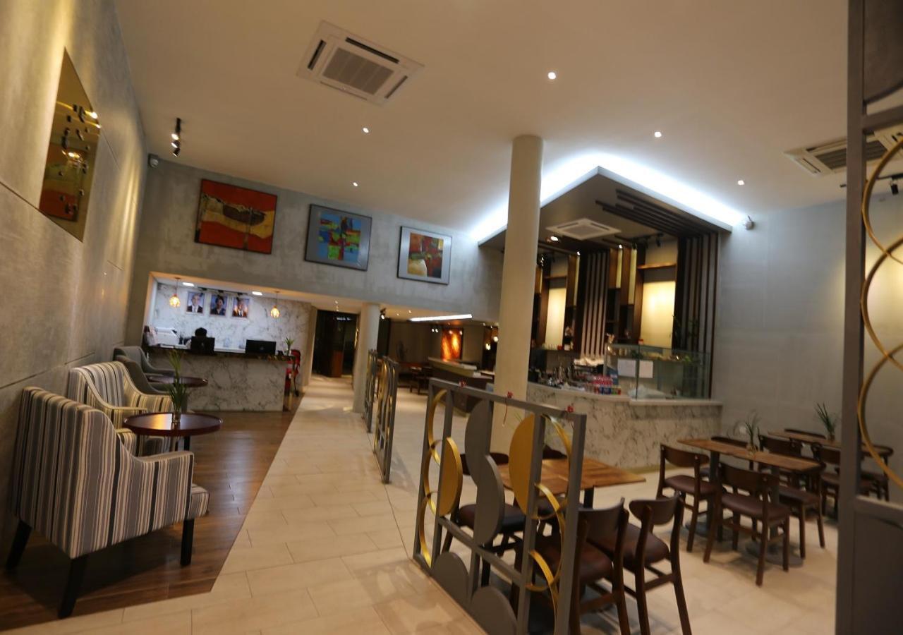 The Quay Boutique Hotel Phnom Penh Exterior photo