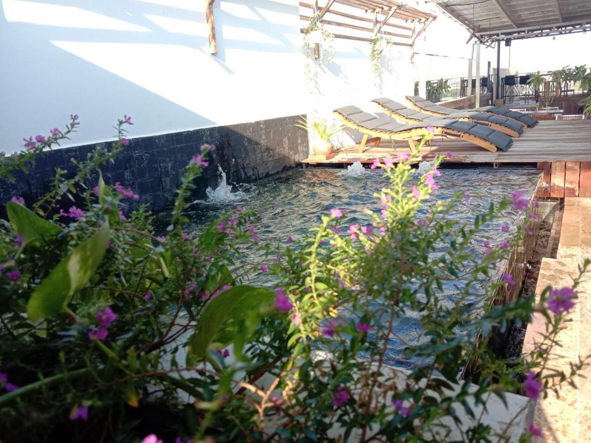 The Quay Boutique Hotel Phnom Penh Exterior photo