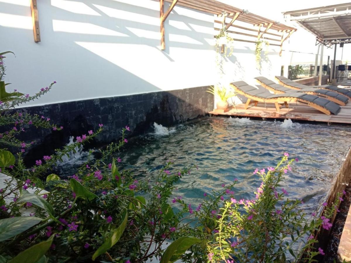 The Quay Boutique Hotel Phnom Penh Exterior photo